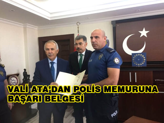 Yaralı Suriyeliyi Sırtında 2 Kilometre Taşıyan Polise Başarı Belgesi