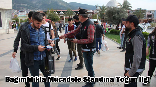 Bağımlılıkla Mücadele Standına Yoğun İlgi
