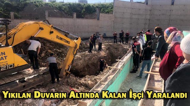 Yıkılan Duvarın Altında Kalan İşçi Yaralandı