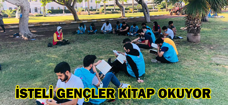 İSTELİ GENÇLER KİTAP OKUYOR