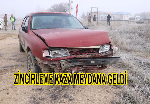 GİZLİ BUZLANMA SEBEBİYLE 20 ARAÇ ZİNCİRLEME KAZAYA KARIŞTI