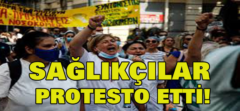 Sağlıkçılar, doktorun öldürülmesini önlüklerini kırmızıya boyayarak protesto etti