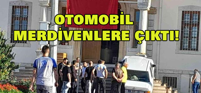 Adliye binasında ilginç kaza: Otomobil merdivenlere çıktı!