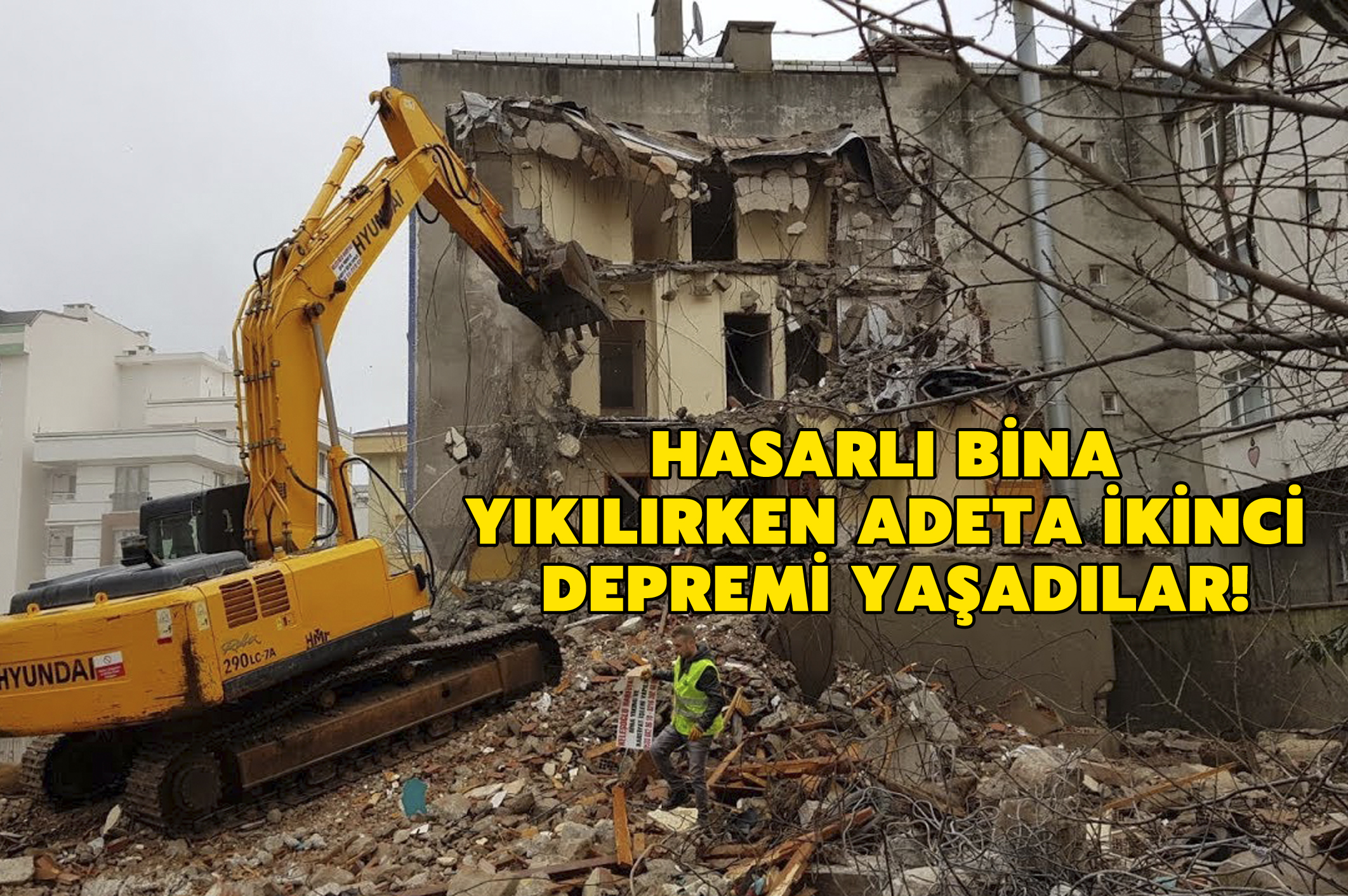 Hasarlı bina yıkılırken adeta ikinci depremi yaşadılar