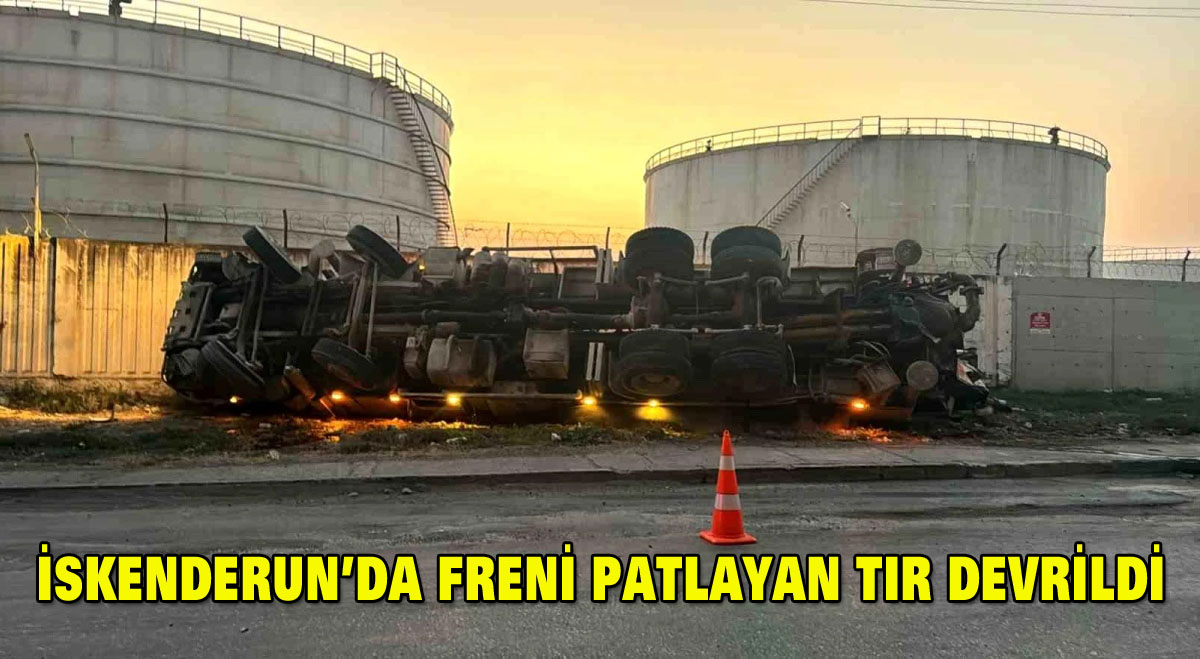 İskenderun’da freni patlayan tır devrildi