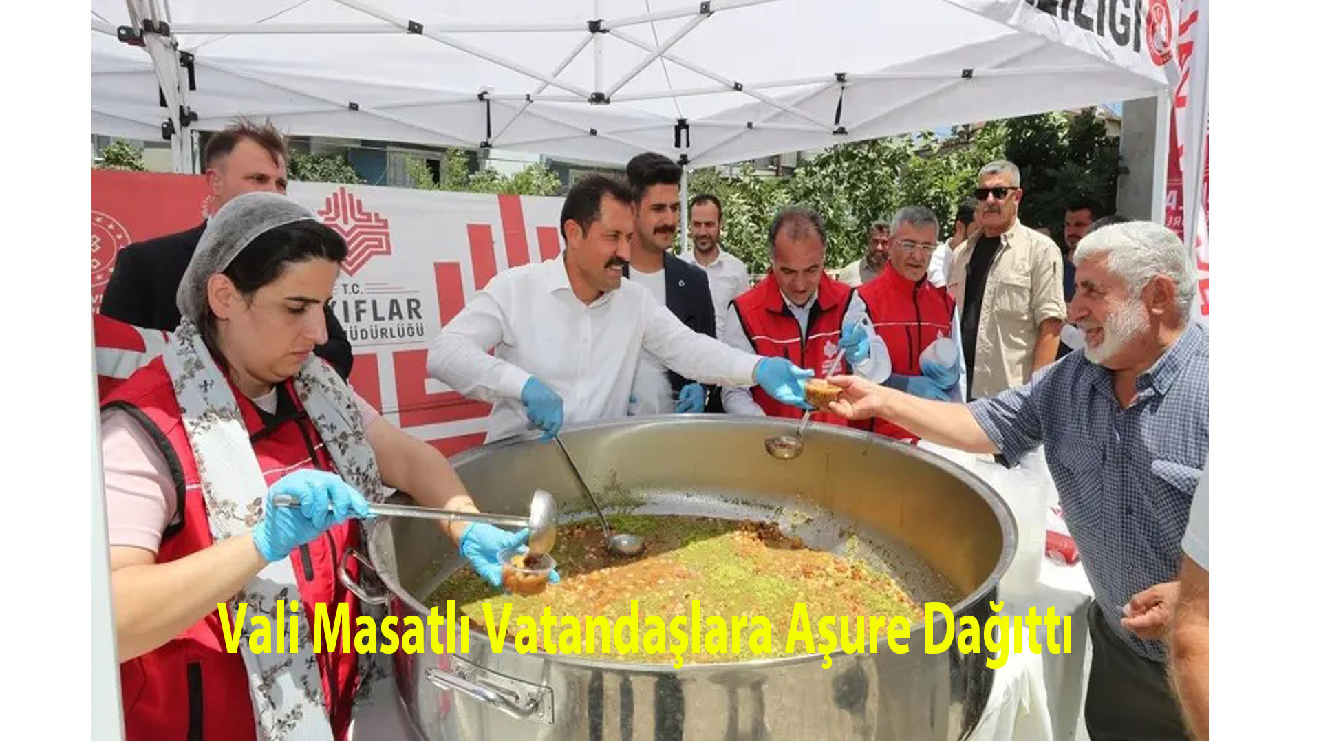 Vali Masatlı Vatandaşlara Aşure Dağıttı